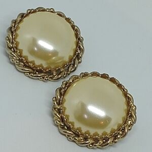 👍 5 for $20 vintage Star large faux pearl button clip on earrings